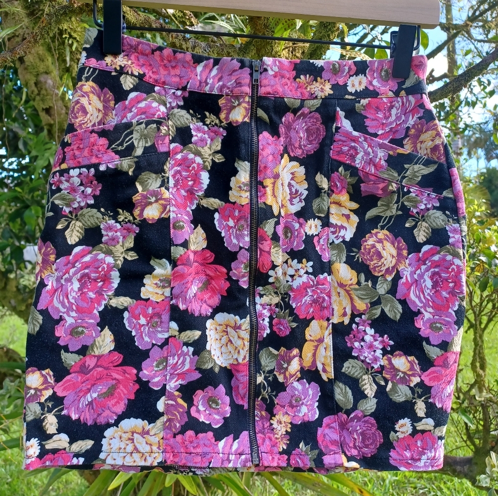 Forever 21 floral skirt size medium